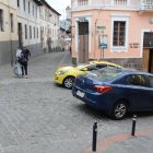 Los automóviles circulan  normalmente por la calle Guayaquil a cualquier hora.