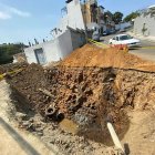 Los habitantes de la zona no pueden ingresar a sus viviendas con facilidad por el gran hueco.