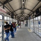 Cada usuario vive el partido en la Metrovía de forma diferente.