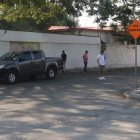 Agentes de Criminalística llegaron al lugar del robo para levantar indicios.