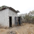 Esta es la casa en la que habitaba Jackson Castillo. Solo un cerco la separa de la vivienda donde fueron asesinadas las niñas.