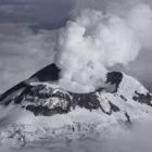 El volcán Cotopaxi mantiene emanación de vapor y gases
