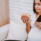 Una dieta materna alta en grasas no afecta igual al cerebro de hijos e hijas