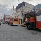 Miembros del Cuerpo de Bomberos llegaron para atender la emergencia.