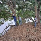 Los parientes aguardaban en el sitio donde ocurrió el accidente.