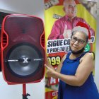 Cecilia Cedeño Guzmán se puso navideña al iniciar diciembre, pues ya tiene parlante  nuevo para la pachanga.