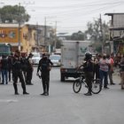 Al sitio llegaron agentes policiales para indagar el caso.