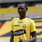 Janner Corozo fue presentado como nuevo jugador de Barcelona.