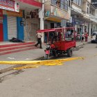 La víctima esperaba clientes en el portal de un negocio de venta de celulares. Lo dejaron frío de varios tiros.