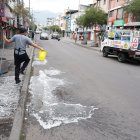 La sangre manchó la calle donde sucedió el altercado.
