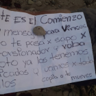 Una nota que daba cuenta del origen del crimen, ahora es analizada por agentes.