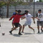Eran épocas tradicionales en que el juego concluía tras la llamada de la madre del dueño de la pelota para todos se vayan a la casa.