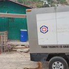 Miembros de Medicina Legal acudió hasta esta vivienda a recoger el cuerpo sin vida del dirigente y entrenador.