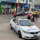 Agentes de la policía realizaron un rastreo y ubicaron a un sospechoso de la balacera.