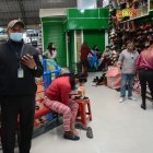 En el centro comercial del sur se contrataron 28 guardias. Se espera que lleguen 30.000 clientes este mes.
