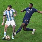 "Llevamos la bandera siempre a todos lados; ojalá estén tan felices como estamos", expresó.