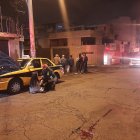 La mujer que iba con Ramírez también fue golpeada por los delincuentes.