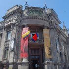 La exposición se divide en cinco salas, correspondientes a distintos periodos de la historia de Ecuador.