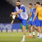 Karim Benzema entrenó en Catar junto a la selección de Francia antes de ser descartado por lesión.