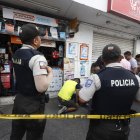 Al sitio llegaron familiares de la mujer, quienes no podían creer lo ocurrido.