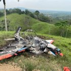 Personal del Cuerpo de Bomberos de Santa Rosa, llegó al sitio para enfriar el área.