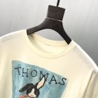 Camisetas pintadas 
a mano 
Los pinceles dan personalidad a la ropa. En Ecuador es común ver chaquetas jeans pintadas a mano. Arriésgate a lucir el arte en otra prenda.