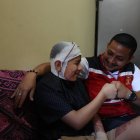 Con un toque de puños Mathías Emanuel y el comandate de los bomberos de Durán, Carlos Montúfar sellaron el pacto.