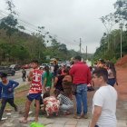 Moradores ayudaron en las tareas de rescate de las víctimas.
