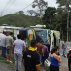 Cinco adultos y un menor de edad fallecieron por el volcamiento.