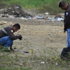 La policía halló un arma junto al cuerpo y cree que la víctima repelió el ataque.