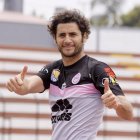 En la temporada 2007, cuando estaba en Universitario, Gustavo Vassallo fue dirigido por el técnico Ricardo Gareca.