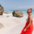 Disfruta de la playa sin recargar tu maquillaje. Luce siempre natural.