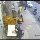 Este es el video que registra el primer acercamiento de la mujer con la progenitora.