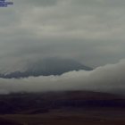 Volcán ecuatoriano Cotopaxi emana delgada nube de ceniza
