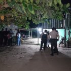 Los investigadores   llegaron hasta el recinto para las indagaciones.