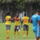 Pedro Pablo Perlaza (c) festeja tras marcar su tanto en el cotejo amistoso ante Universidad de San Martín.