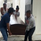 Uno de los cuerpos retirados de la morgue de Babahoyo.