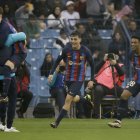 Los jugadores del FC Barcelona: (i-d): los centrocampistas Gavi (i), Pedri (c) y el defensa Alejandro Balde (d), celebran un gol de su equipo durante la final de la Supercopa de España 2023 que Real Madrid y FC Barcelona juegan este domingo en el estadio internacional Rey Fahd de Riad, Arabia Saudí.
