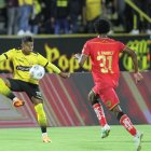 Leonardo Yánez (i) fue uno de los pocos juveniles que tuvo espacio en 2022 en Barcelona.