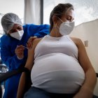 La probabilidad es siete veces mayor de fallecer al igual que terminar en cuidados intensivos.