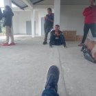 Los parientes llegaron a la morgue de  Macas, en Morona Santiago, para llevarse a su ser querido.