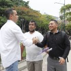 Duart se plantó en el parque Centenario, del cual lamentó su abandono, la falta de seguridad y que no pueda ser aprovechado por las familias. Allí saludó con simpatizantes.