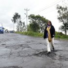 EXTRA llevó a la candidata a ‘cazar’ baches en la vía a Colinas del Norte y La Planada.