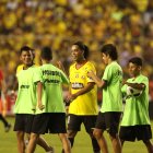 Año 2016, Ronaldinho era la estrella invitada de la Noche Amarilla de Barcelona.