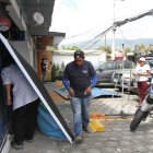 La puerta de ingreso quedó  completamente destrozada por lo que los arreglos empezaron de inmediato, en La Armenia.