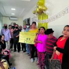 Los pacientes quisieron sonreír, pero más les pudo la pena e indignación por la clausura.