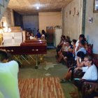 Los féretros de Carlos Eusebio Suárez y de su hijo Andy, pianista y bajista de la orquesta Blue Star de La Libertad.