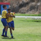 Carlos Salazar (d) fue la figura del Mejía al marcar los dos goles con los que clasificó a la disputa del título de la Superliga Estudiantil.
