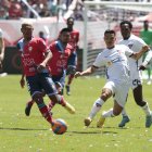 Liga de Quito tuvo una dura prueba ante El Nacional. Los albos cayeron por 2-1 en su fiesta de presentación del plantel.