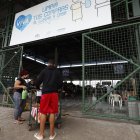 Quienes trabajan en el establecimiento de víveres están atemorizados.